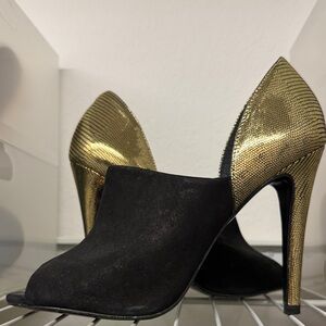 Steve Madden Black and Gold Heels